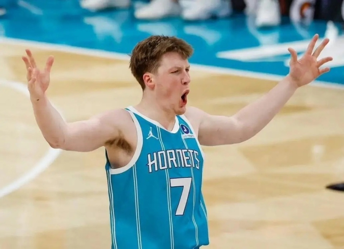 文班亚马爆发率队复仇黄蜂 马刺主场大胜终结连