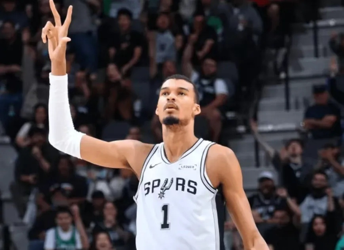 文班亚马爆发率队复仇黄蜂 马刺主场大胜终结连