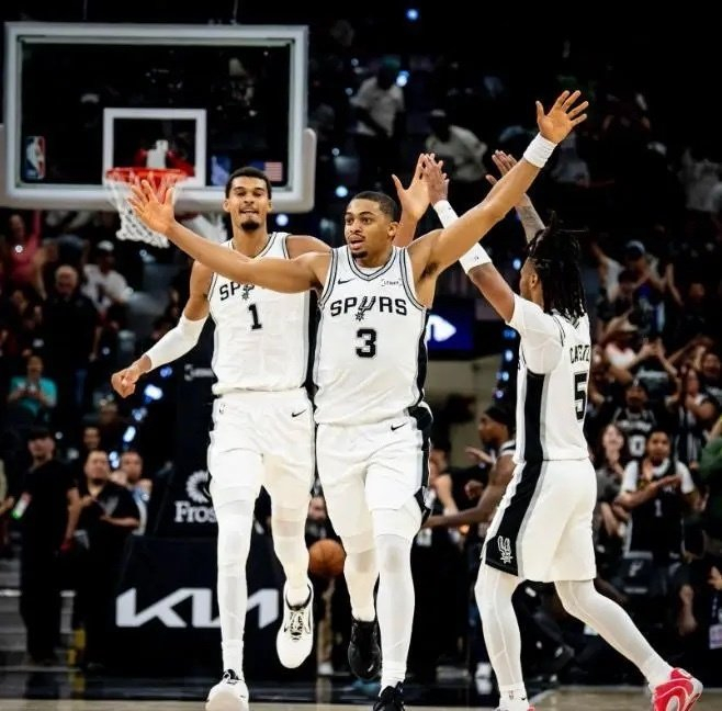 文班亚马爆发率队复仇黄蜂 马刺主场大胜终结连