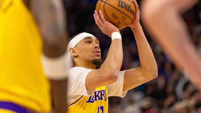 湖人队豪取七连胜 海耶斯21+10+2断+2帽创队史纪录