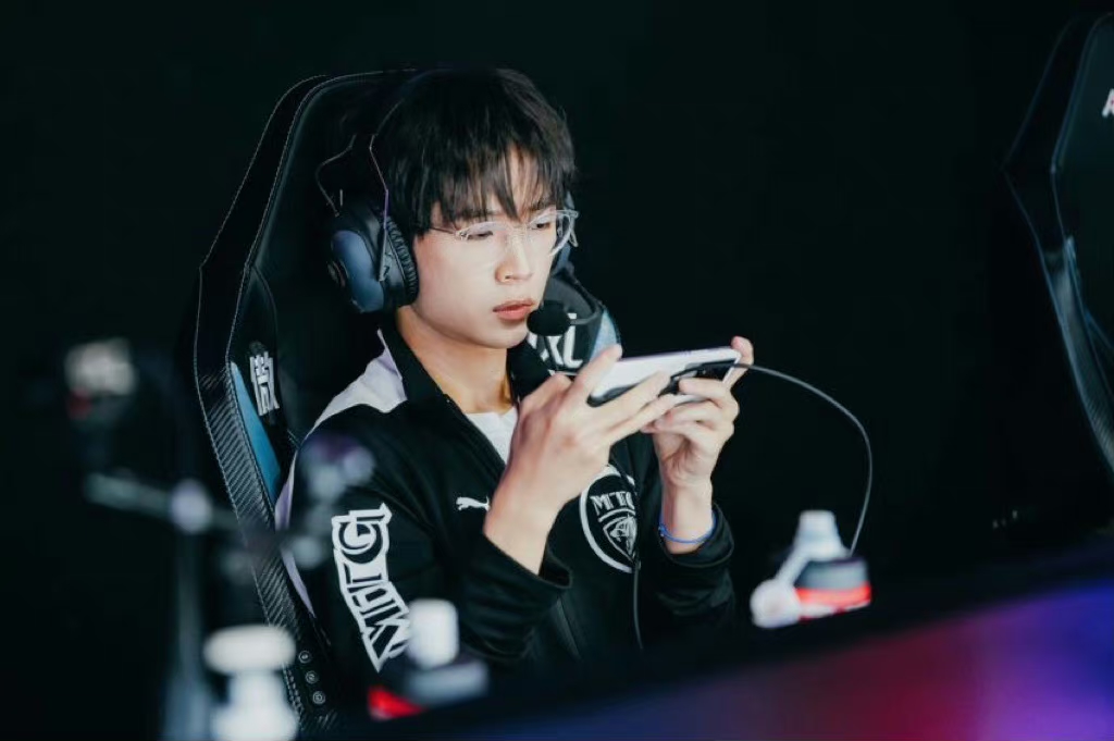 等待成就的修炼之旅：久诚在低谷后的回归与成