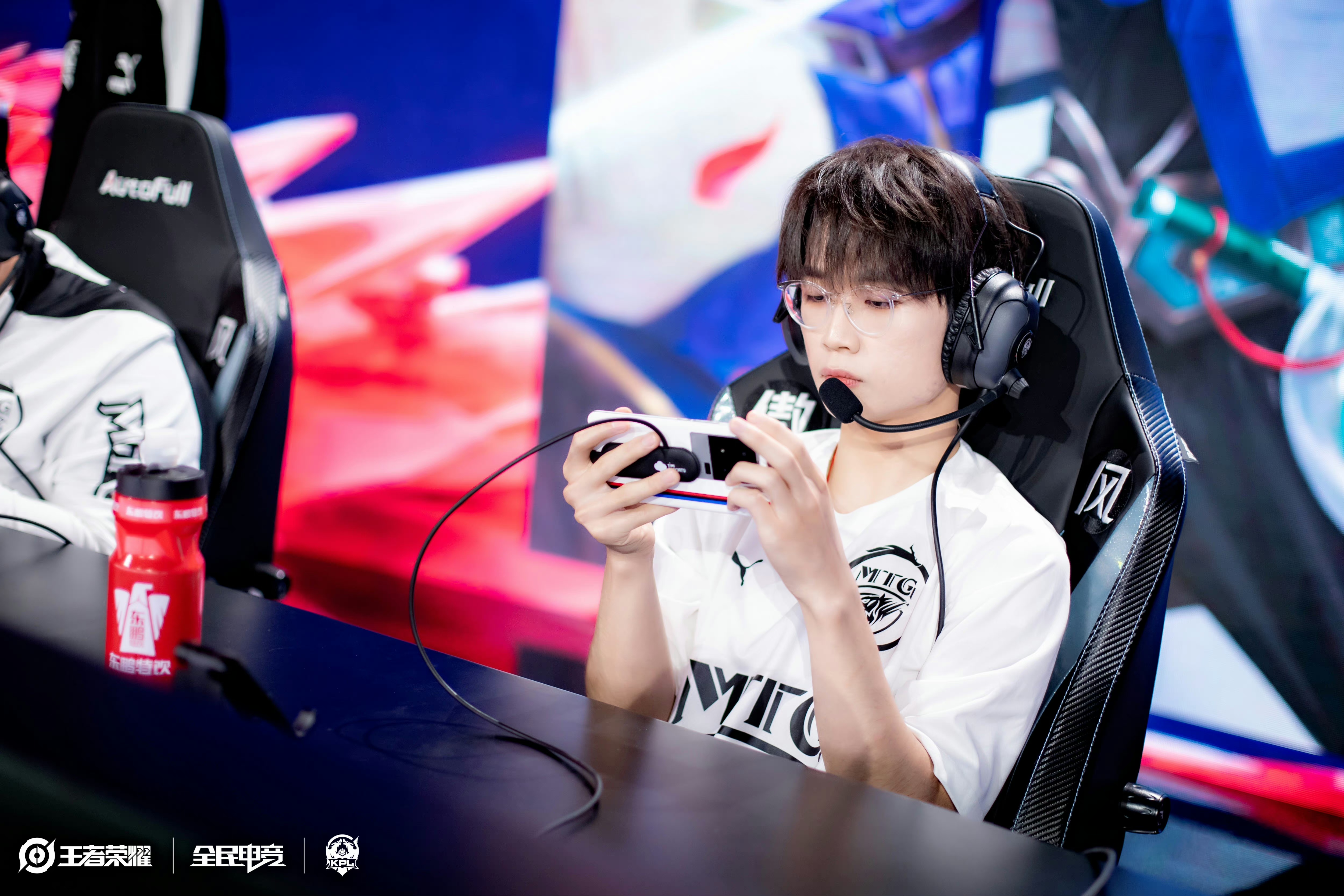 等待成就的修炼之旅：久诚在低谷后的回归与成