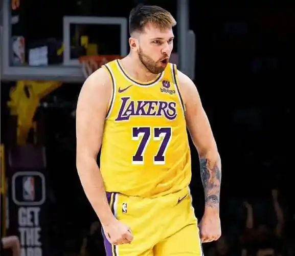 雷霆马刺强势领跑西部前二 湖人稳居第三争夺季